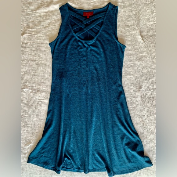 Jennifer Lopez Dresses & Skirts - Jennifer Lopez sleeveless scoop neck dress with front criss-cross detail